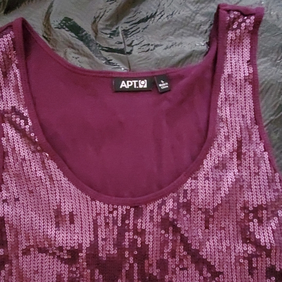 Top - Picture 2 of 2